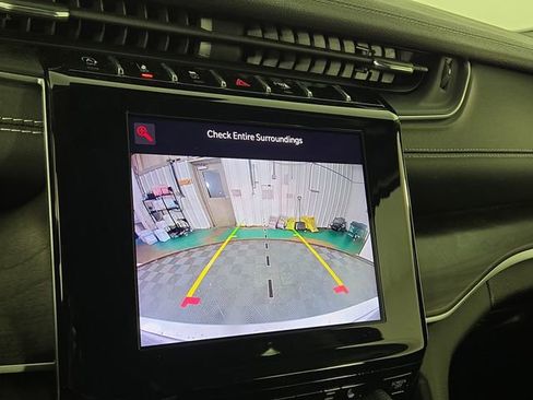 Used 2022 Jeep Grand Cherokee Limited image 18