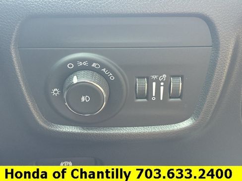 Used 2024 Jeep Grand Cherokee L Overland w/ Luxury Tech Group IV AWD/4WD image 19