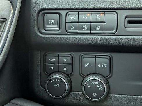 Used 2024 Chevrolet Tahoe Z71 w/ Luxury Package image 29