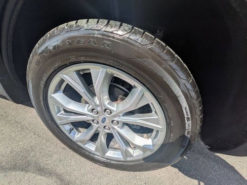 Used 2021 Ford Explorer XLT w/ Equipment Group 202A image 9