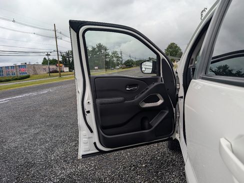 Used 2023 Nissan Frontier SV w/ Technology Package RWD image 10