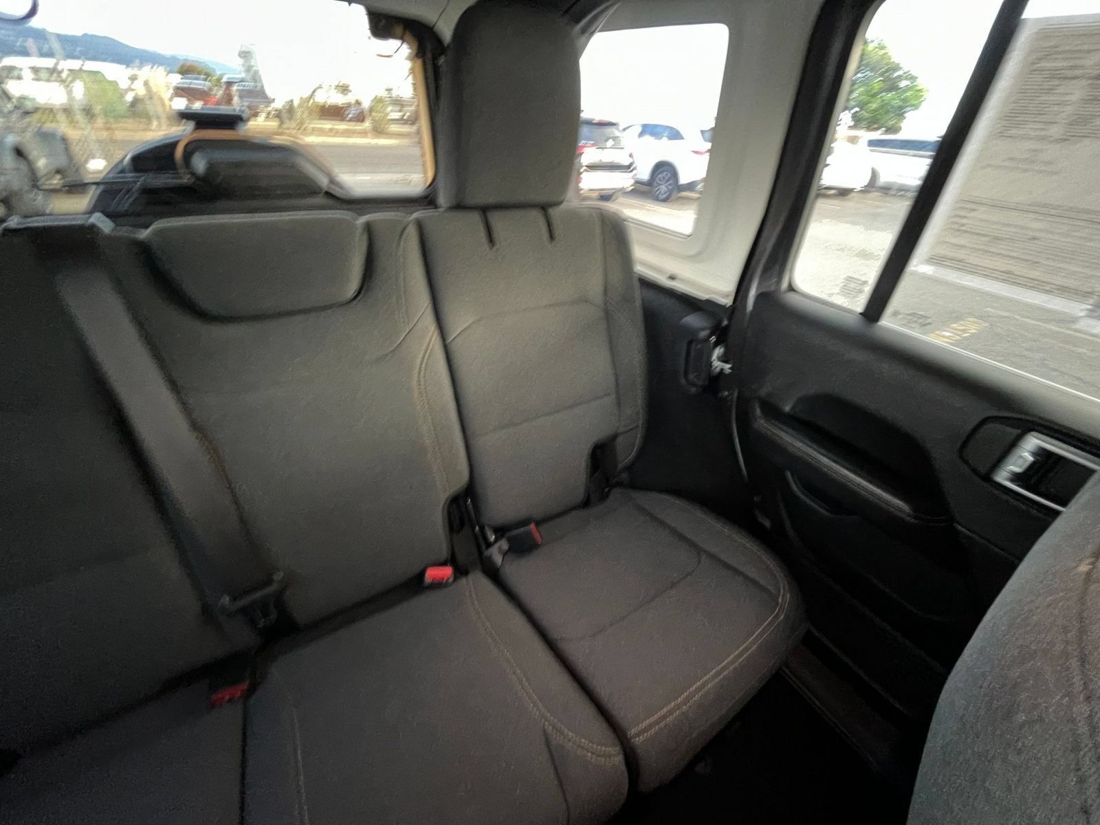 Used 2025 Jeep Wrangler Unlimited Sahara AWD/4WD image 35