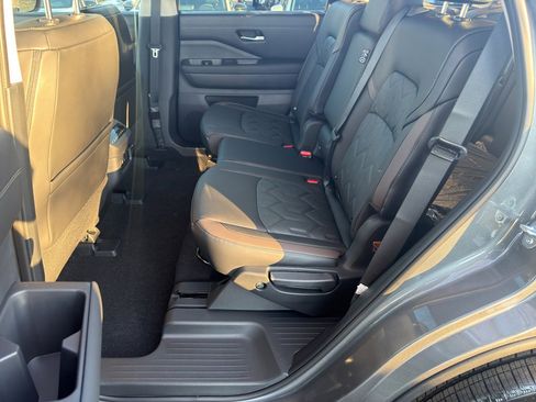 New 2026 Nissan Pathfinder Platinum image 32