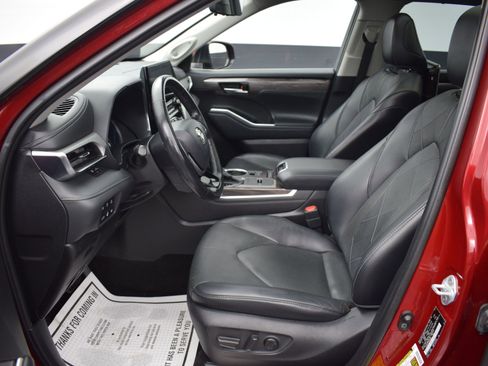 Used 2021 Toyota Highlander Platinum image 17