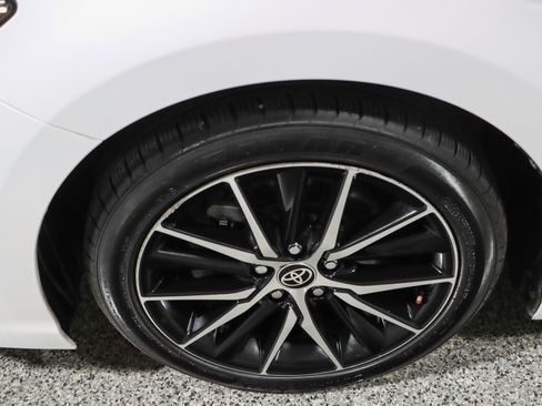 Used 2023 Toyota Camry SE FWD image 11