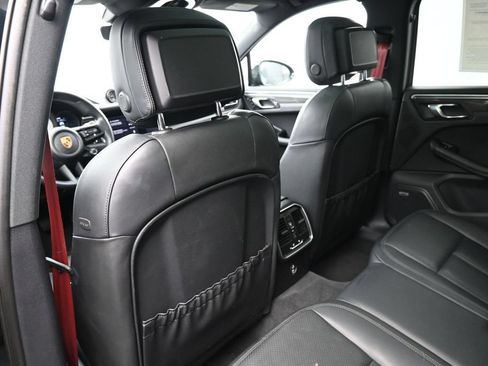 Certified 2023 Porsche Macan S AWD/4WD image 8
