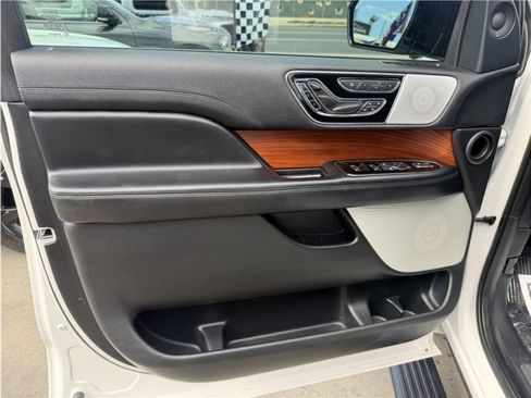 Used 2019 Lincoln Navigator Reserve w/ Cargo Package AWD/4WD image 14