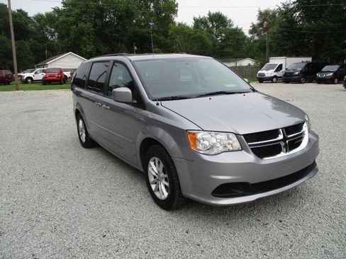 Used 2016 Dodge Grand Caravan SXT w/ Rear Park Assist Package FWD image 7