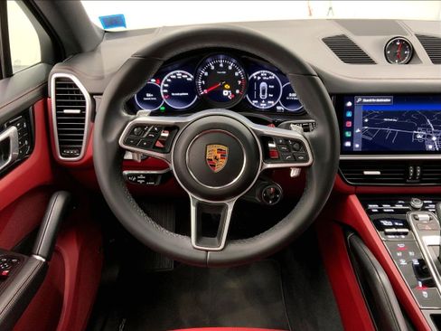 Used 2022 Porsche Cayenne Coupe image 13