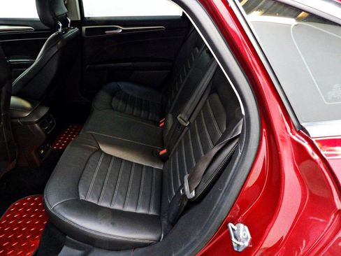 Used 2013 Ford Fusion SE FWD image 10
