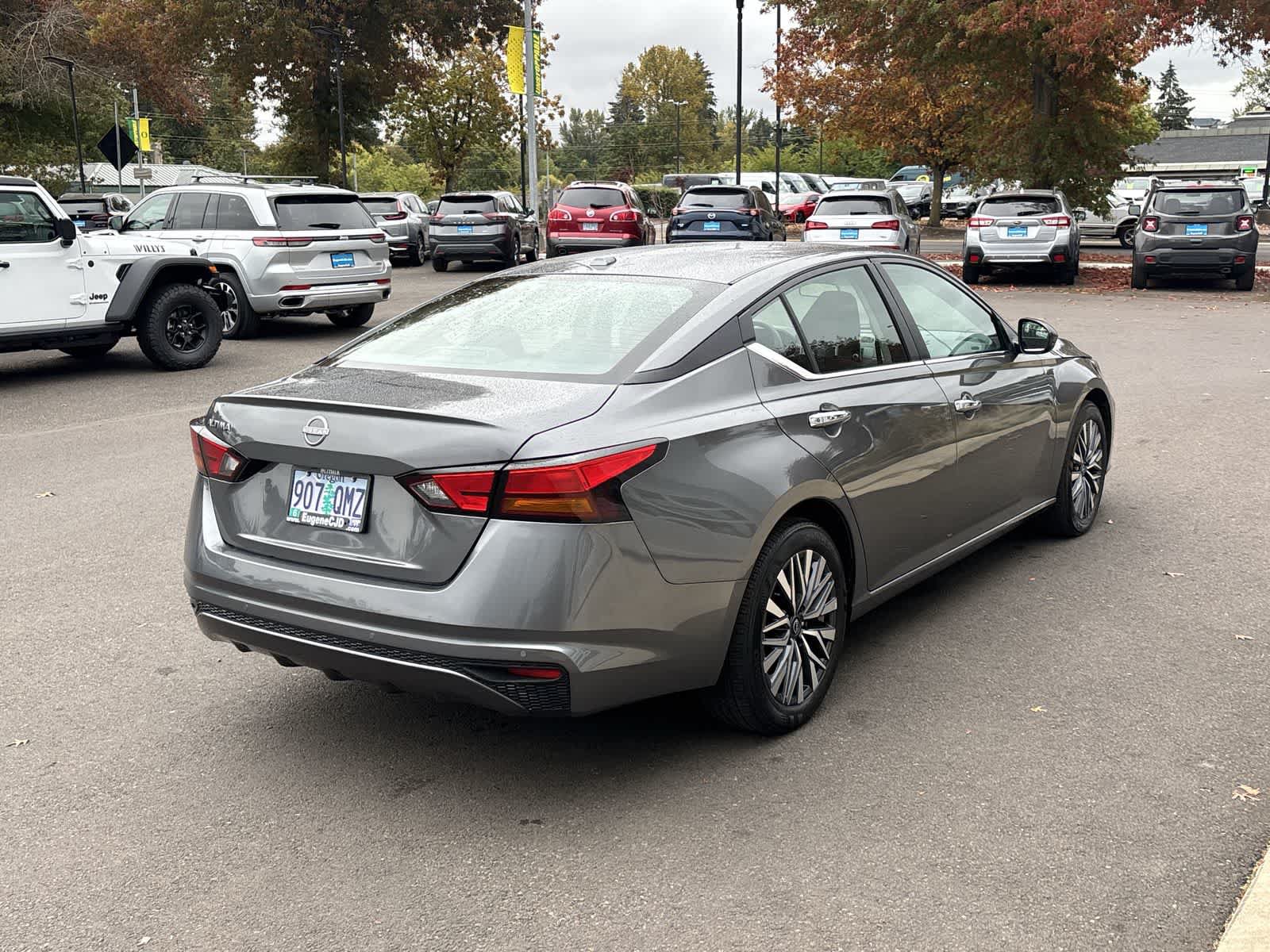 Used 2025 Nissan Altima 2.5 SV FWD image 5