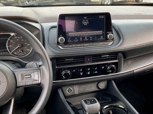 Used 2023 Nissan Rogue S image 17