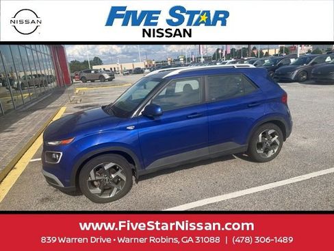 Used 2023 Hyundai Venue Limited FWD image 5