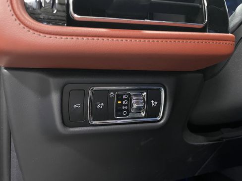 Used 2025 Lincoln Aviator Reserve w/ Equipment Group 201A image 21