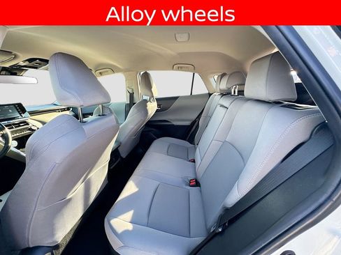 Used 2021 Toyota Venza LE image 18