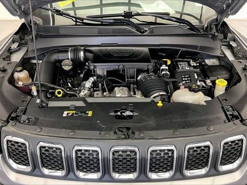 Used 2024 Jeep Compass Latitude w/ Altitude Special Edition AWD/4WD image 9