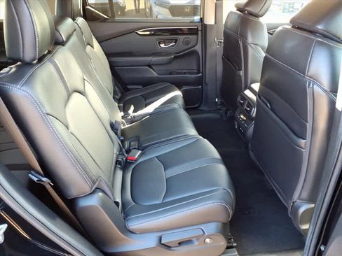 Certified 2025 Honda Pilot Touring image 13