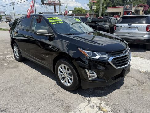 Used 2020 Chevrolet Equinox LS w/ LS Convenience Package FWD image 3