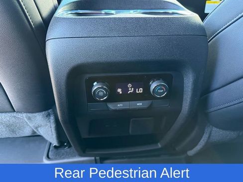 New 2026 Chevrolet Traverse LT w/ Sun and Wheel Package image 18