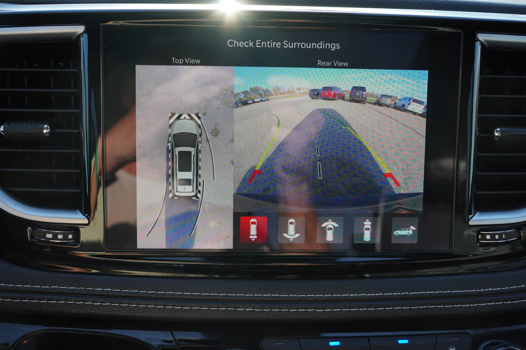 Used 2024 Chrysler Pacifica Premium FWD image 39