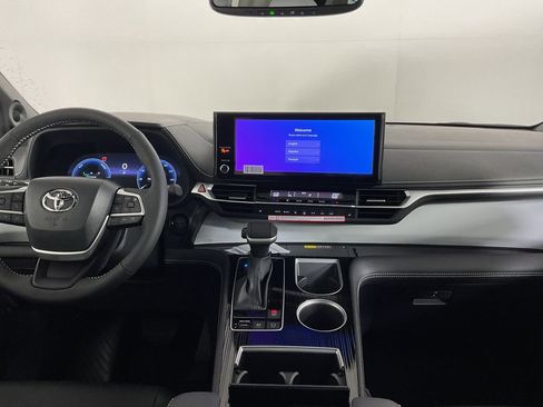 New 2026 Toyota Sienna XSE image 15