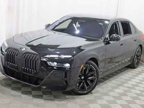 Used 2023 BMW 760i xDrive image 6