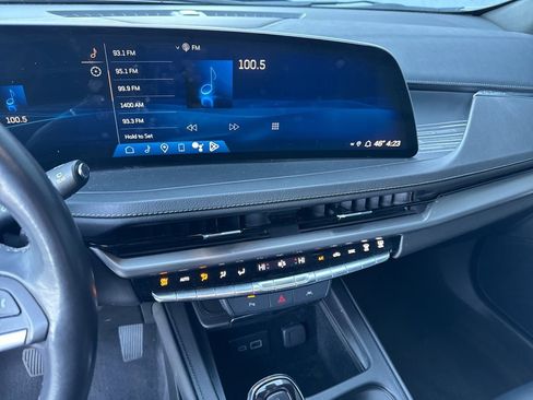 Used 2024 Cadillac XT4 Premium Luxury image 6