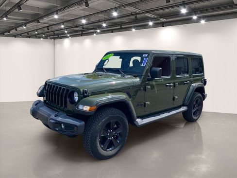 Used 2023 Jeep Wrangler Unlimited Sahara AWD/4WD image 3