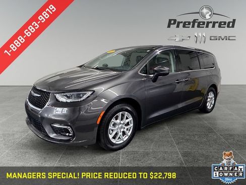 Used 2023 Chrysler Pacifica Touring-L FWD image 11