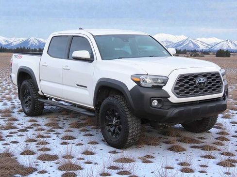 Used 2022 Toyota Tacoma TRD Off-Road image 8