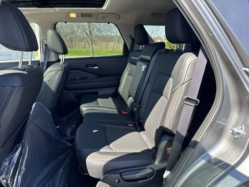 New 2026 Nissan Pathfinder SL w/ SL Premium Package (P04) AWD/4WD image 14