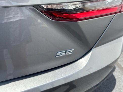 Used 2025 Toyota Camry SE FWD image 33