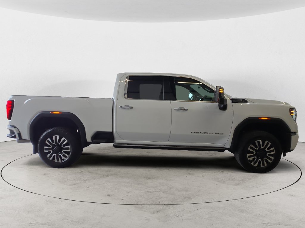 Certified 2026 GMC Sierra 3500 Denali Ultimate AWD/4WD image 4