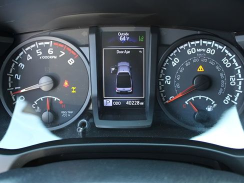Used 2020 Toyota Tacoma SR w/ SX Package AWD/4WD image 9