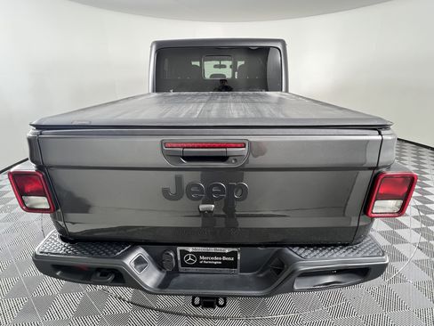 Used 2023 Jeep Gladiator Sport AWD/4WD image 11