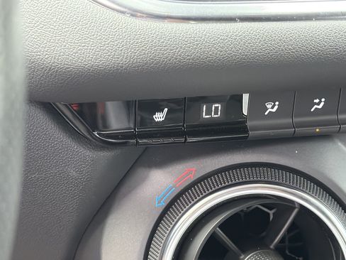 Used 2024 Chevrolet Blazer LT w/ Convenience Package FWD image 30