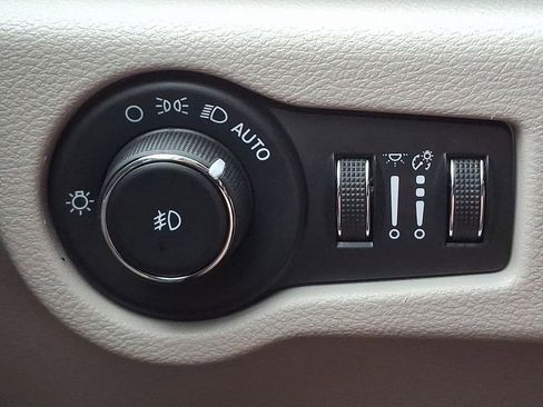 Used 2023 Chrysler Pacifica Touring-L FWD image 26