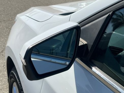 Used 2018 Chevrolet Equinox LT FWD image 8