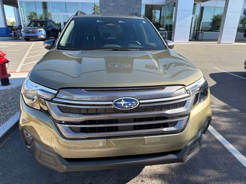 Certified 2025 Subaru Forester Premium AWD/4WD image 32