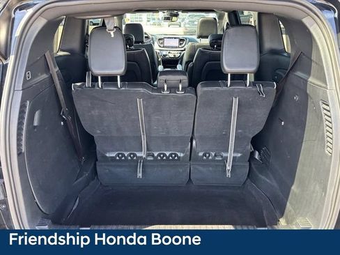 Used 2025 Chrysler Pacifica Limited FWD image 26
