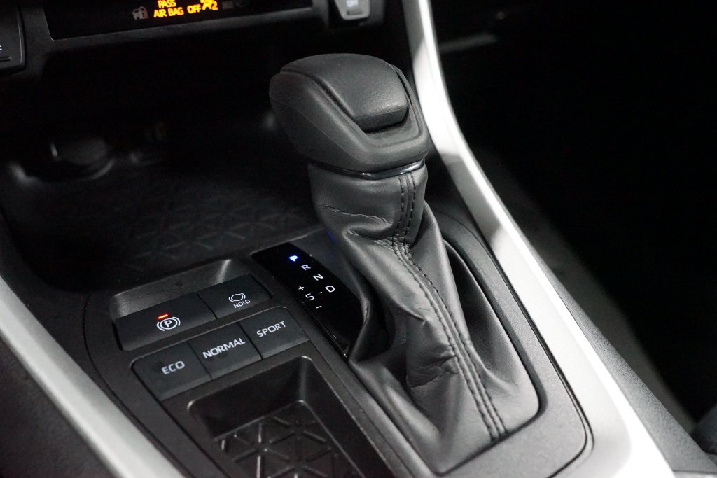 Certified 2025 Toyota RAV4 XLE FWD image 21
