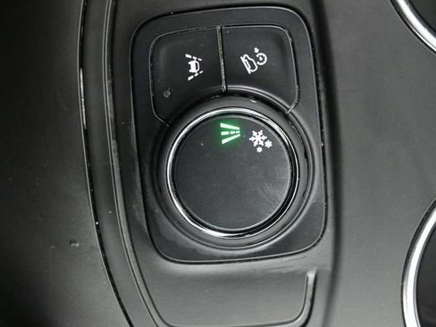 Used 2024 GMC Terrain SLE image 17