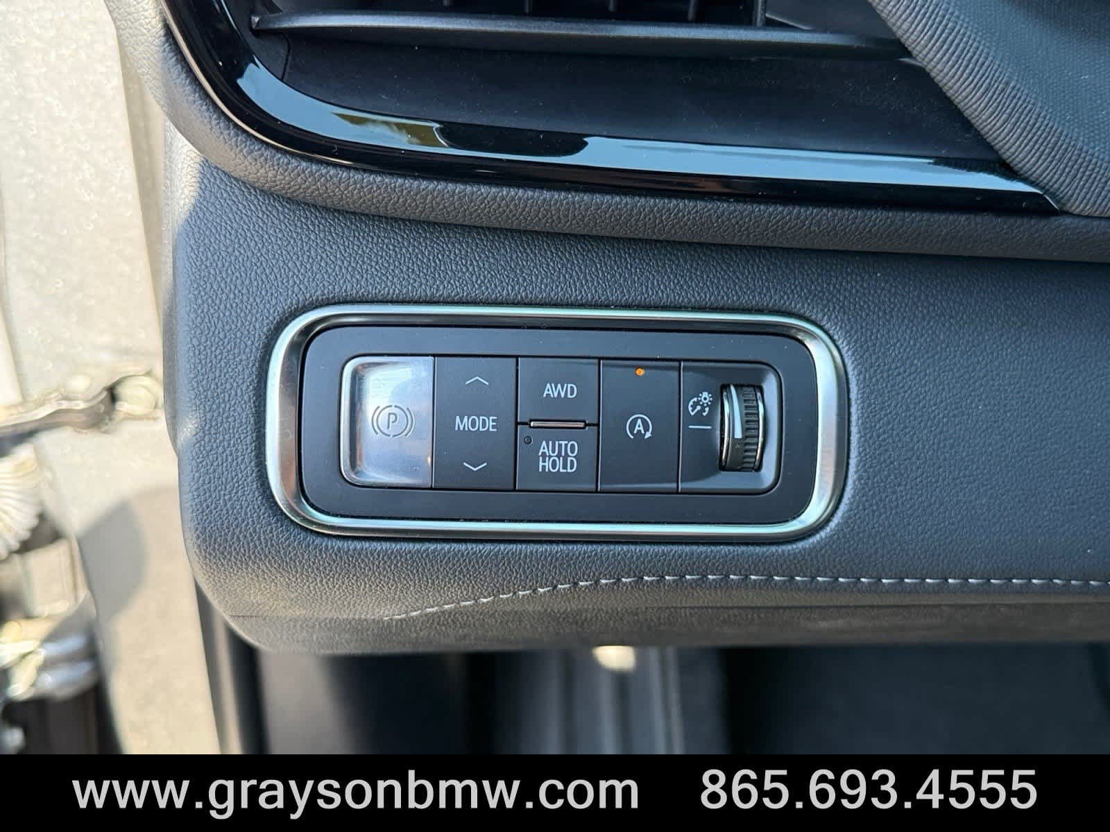 Used 2025 Buick Enclave Preferred AWD/4WD image 38