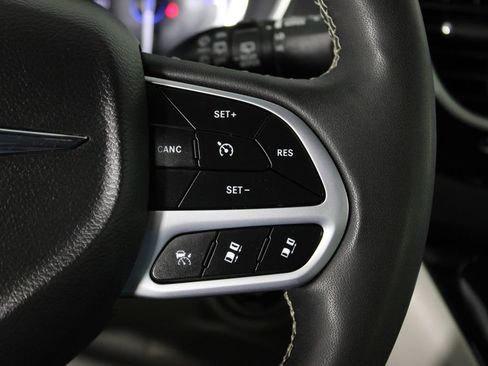 Used 2024 Chrysler Pacifica Touring-L image 26