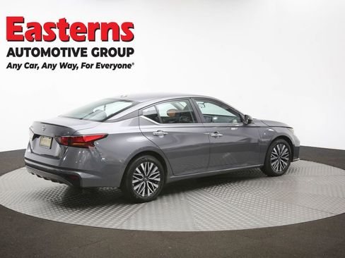 Used 2025 Nissan Altima 2.5 SV FWD image 41