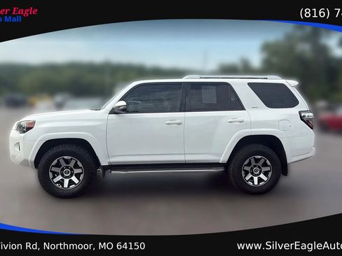 Used 2016 Toyota 4Runner SR5 Premium AWD/4WD image 2