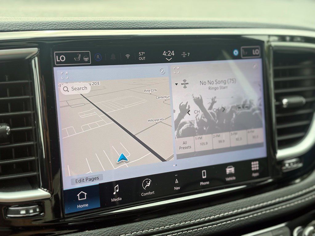Used 2025 Chrysler Pacifica Limited FWD image 53