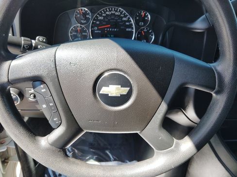 Used 2018 Chevrolet Express 2500 w/ Driver Convenience Package RWD image 15