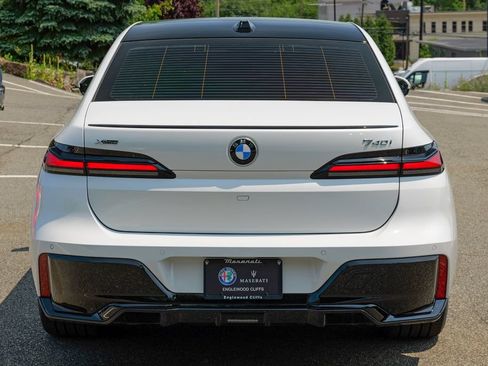 Used 2024 BMW 740i xDrive w/ Premium Package 2 AWD/4WD image 6