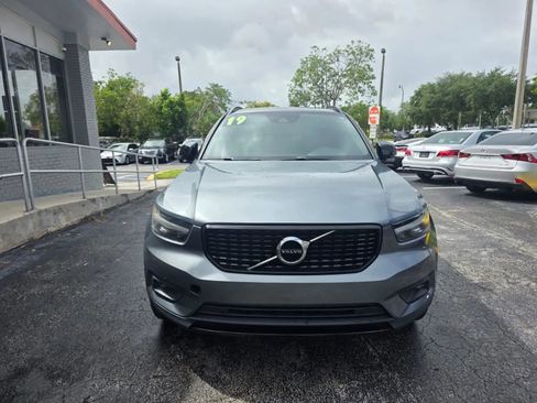 Used 2019 Volvo XC40 T5 R-Design AWD/4WD image 3